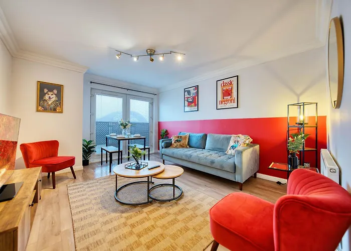 Modern 2 Bed Flat With Free Parking