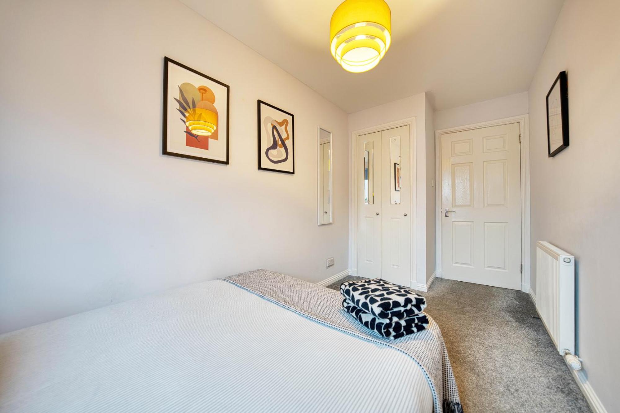 Modern 2 Bed Flat With Free Parking Apartment