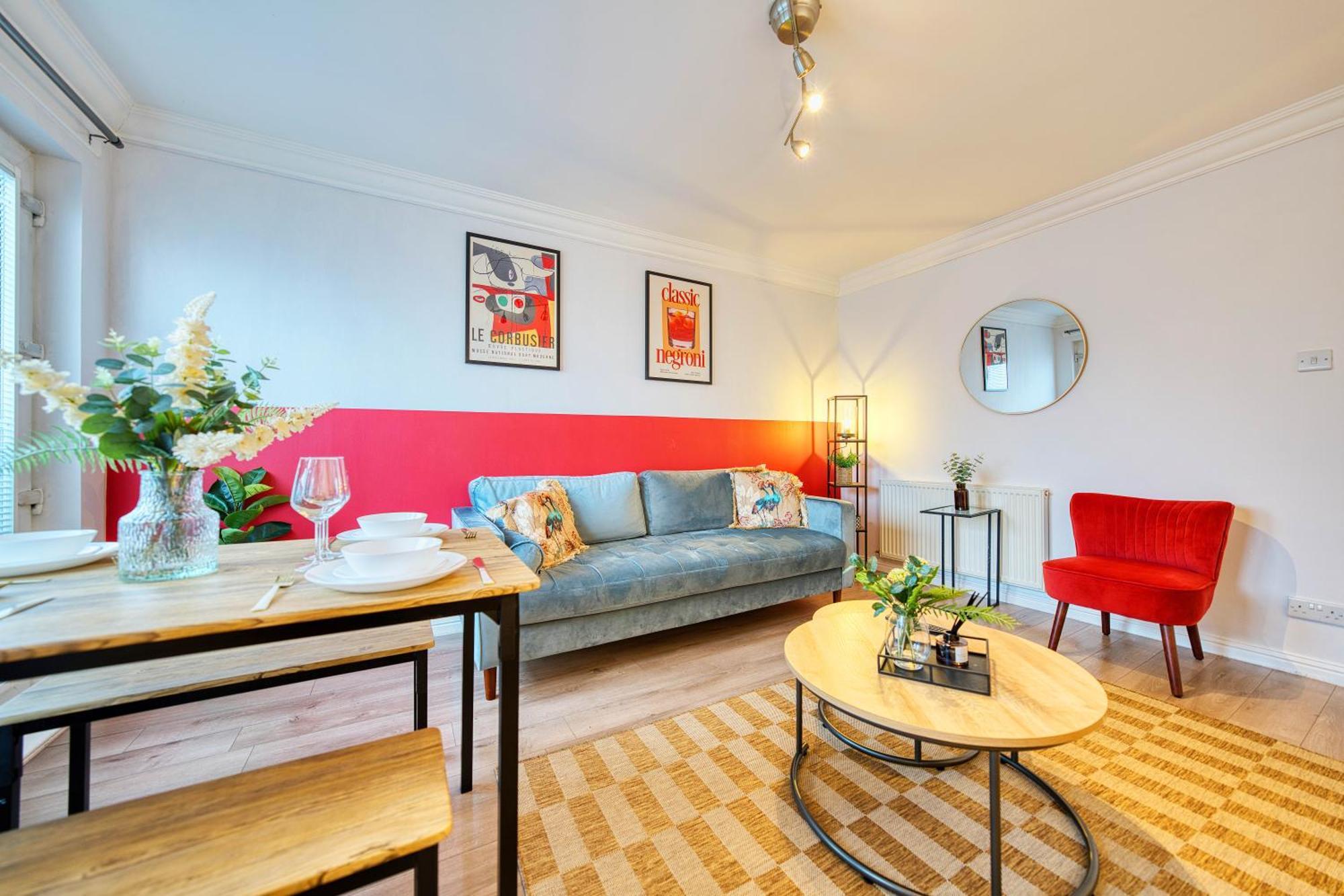 Modern 2 Bed Flat With Free Parking